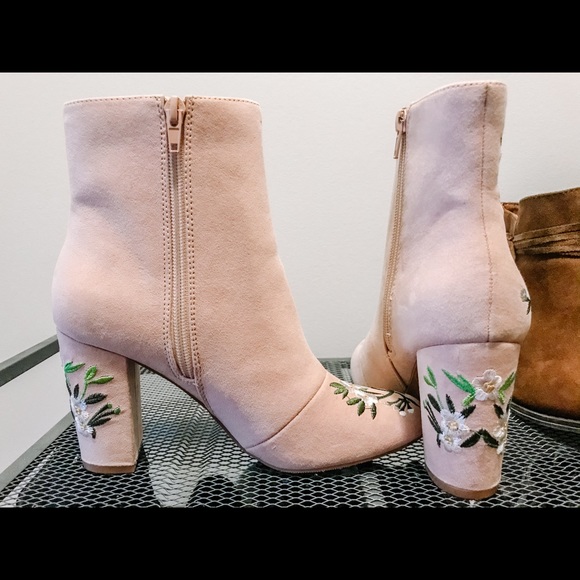*SOLD on MP* pink floral faux suede ankle boots - Picture 5 of 5